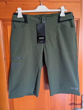 GOREWEAR kratke hlače size eu L