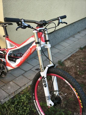 Spezialized demo 8 (downhill)