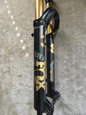 Vilica fox factory 38, 29/27,5  grip X2, 180mm hoda 2026.