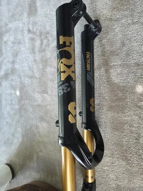 Vilica fox factory 38, 29/27,5  grip X2, 180mm hoda 2026.