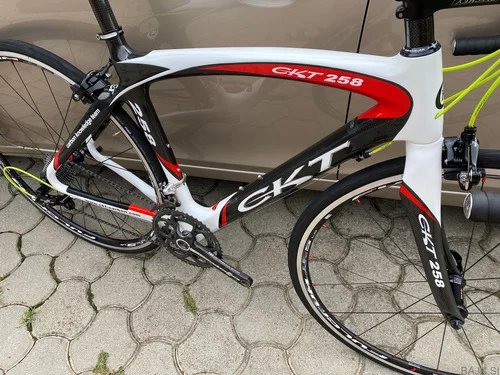 CESTNO KOLO KARBON,CAMPAGNOLO CHORUS 11S,FULCRUM RACING 5,750€