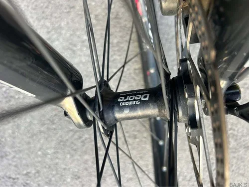 KARBONSKO GORSKO KOLO FUJI, SHIMANO XT OPREMA, HIDRAVLIČNI DISKI, ROCKSHOX VILICA, NAREJEN SERVIS