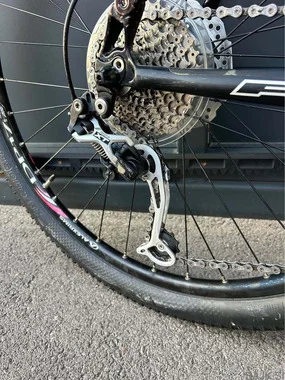 KARBONSKO GORSKO KOLO FUJI, SHIMANO XT OPREMA, HIDRAVLIČNI DISKI, ROCKSHOX VILICA, NAREJEN SERVIS