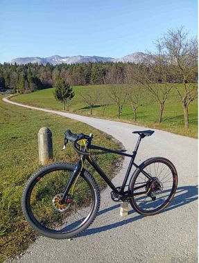 Custom gravel, velikost 48 cm, 27.5
