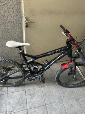 bici cannondale jekyll modello più recente