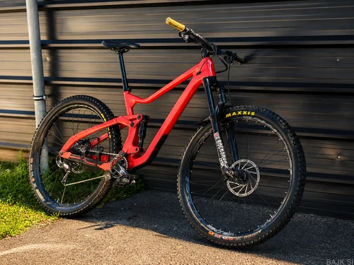 Devinci Troy Carbon 29 (price negotiable)