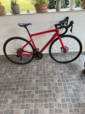 Cestno Specialized Tarmac SL6 Sport 2023, velikost 52