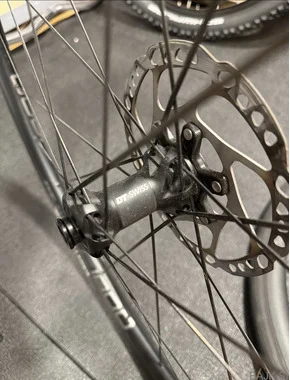 Cestovni obruči DT Swiss E1800 + Continental GT5000 28mm