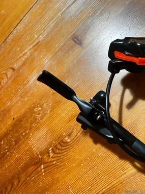 Shimano MT500 hidravlične zavore + Shimano SM-RT76 160 mm rotorja