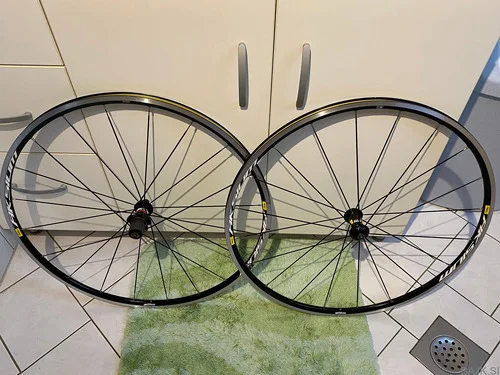 MAVIC AKSIUM RACE SHIMANO/SRAM/CAMPAGNOLO OBROČI ZA CESTNO KOLO,100€