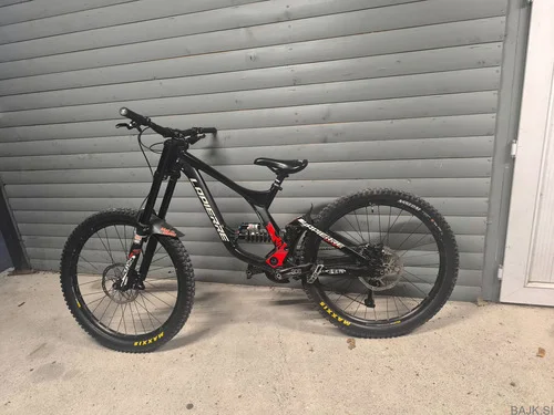 Lapierre dh team