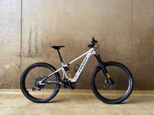 Pivot shuttle am