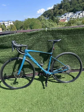 Giant - Defy Advanced 2 Complete Bike - Deep Lake