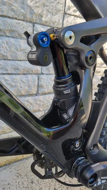Mondraker superfoxy carbon R