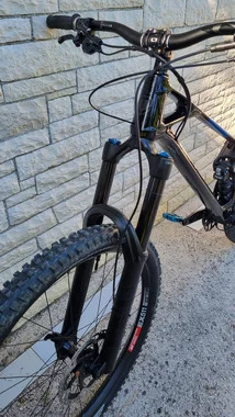 Mondraker superfoxy carbon R