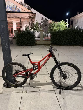 Santa Cruz V10 2024