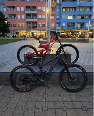Santa Cruz V10 2024