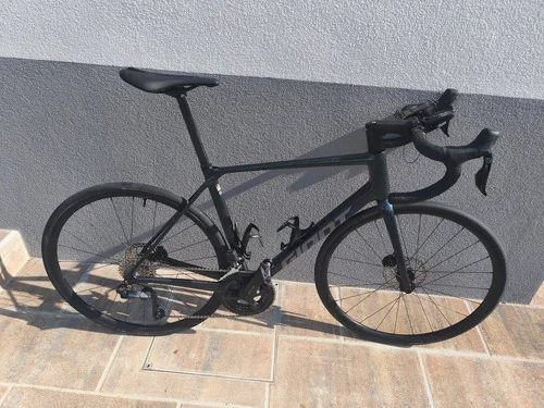 Giant TCR Advanced 1 Di2 105, almost new, bought October 2025