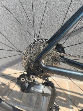 Giant TCR Advanced 1 Di2 105, almost new, bought October 2025