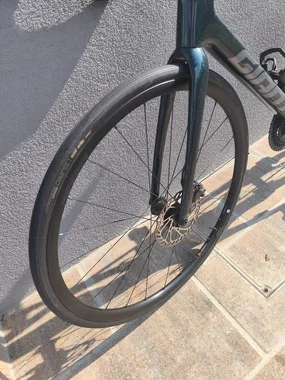 Giant TCR Advanced 1 Di2 105, almost new, bought October 2025