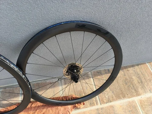 Nove karbonske obroče Novatec R4 Disc CL tubless višine 45cm