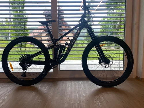 Trek slash 8