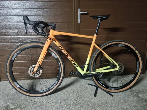 GRAVEL KOLO MEGAMO JAKAR 30 - ORANŽNO (št-M)