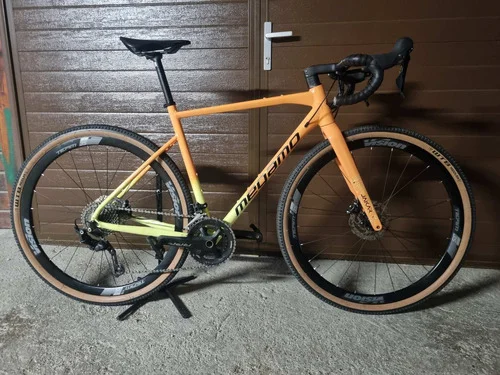 GRAVEL KOLO MEGAMO JAKAR 30 - ORANŽOVÉ (vel.-M)