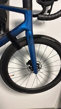 Vrhunsko cestno kolo Scott Addict RC (Velikost L) – Kot novo, le 1500 km!