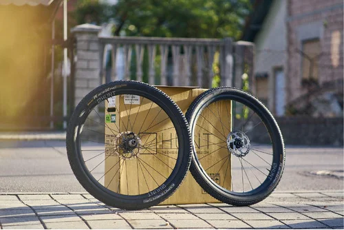 650B Adventure Carbon Disc Wheelset + nove Race King gume (NOVO 1250€ + 100€) - Še v garanciji