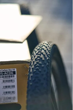650B Adventure Carbon Disc Wheelset + nove Race King gume (NOVO 1250€ + 100€) - Še v garanciji