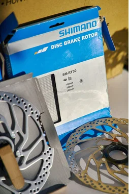 Shimano SM-RT30 203mm rotor, disk - ORIGINALNO ZAPAKIRANA - z magnetom (tudi za ebike)