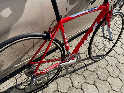 FUJI CESTNO KOLO SHIMANO 105