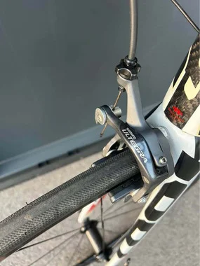 LOOK 695 karbonska specialka, Ultegra DI2, novi obroči in nove gume