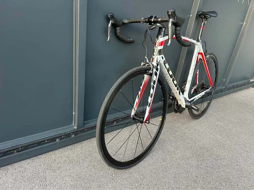 LOOK 695 karbonska specialka, Ultegra DI2, novi obroči in nove gume