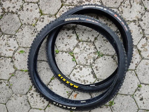 Gumi Maxxxis Assegai in Minion DHR 2
