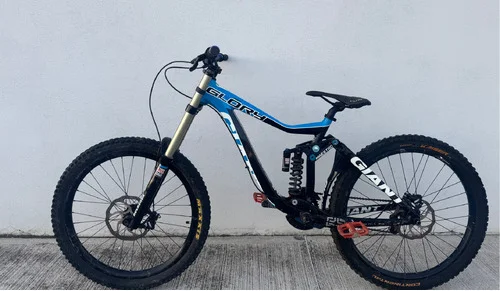 Giant Glory Downhill
