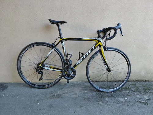 Scott carbon road bike, size M, Shimano 105 groupset