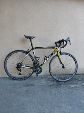 Scott carbon road bike, size M, Shimano 105 groupset