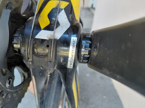 Scott carbon road bike, size M, Shimano 105 groupset