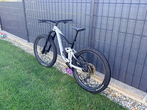 Giant trance X 3 (2022)