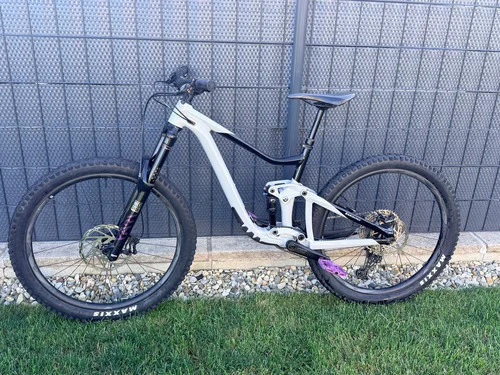 Giant trance X 3 (2022)