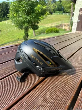 Bell Sixer MIPS Fasthouse Matte/Gloss Black/Gold - velikost M