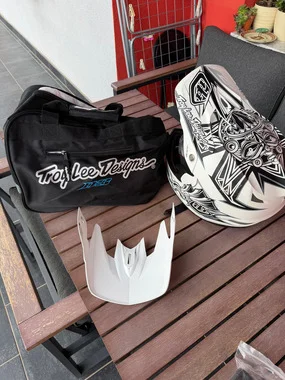 Troy Lee D3