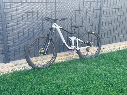 Giant trance X 3 (2022)