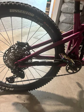 Pivot – polnovzmeteno MTB kolo