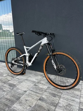 Cube stereo race c62