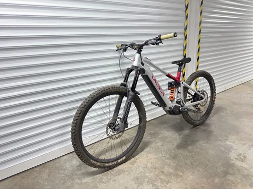 GHOST E-RIOT 2026, CUSTOM