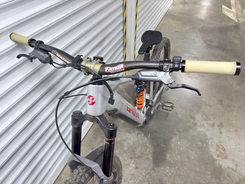GHOST E-RIOT 2026, CUSTOM