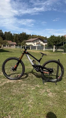 YT Tues Pro Race CF letnik 2018 velikost M